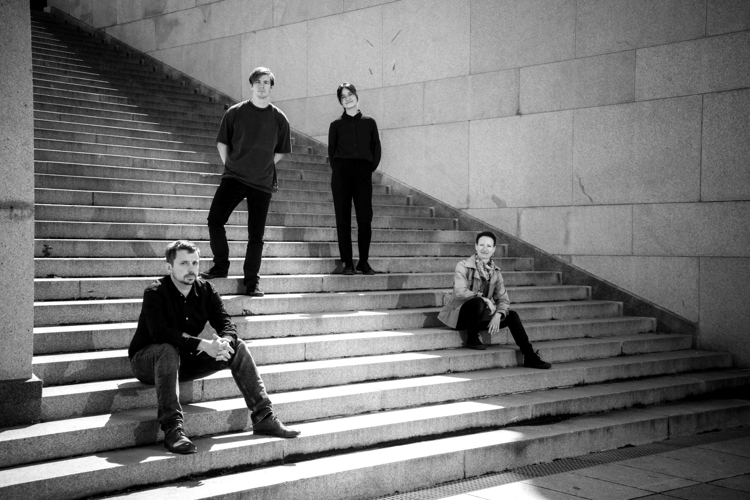 DSC9324-scaled-blackwhite RASTR tvoří výchozí bod pro tvorbu prostoru. Je rámcem respektujícím kontext, funkci i estetiku. Průsečíkem kreativity s racionalitou. V tomto RASTRu pro vás tvoříme architekturu. - DSC9324 scaled blackwhite